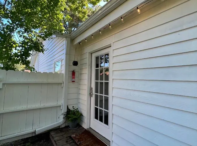 Cozy Loft With Parking And Private Patio W/ Grill