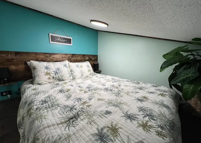 Cozy Loft With Parking And Private Patio W/ Grill