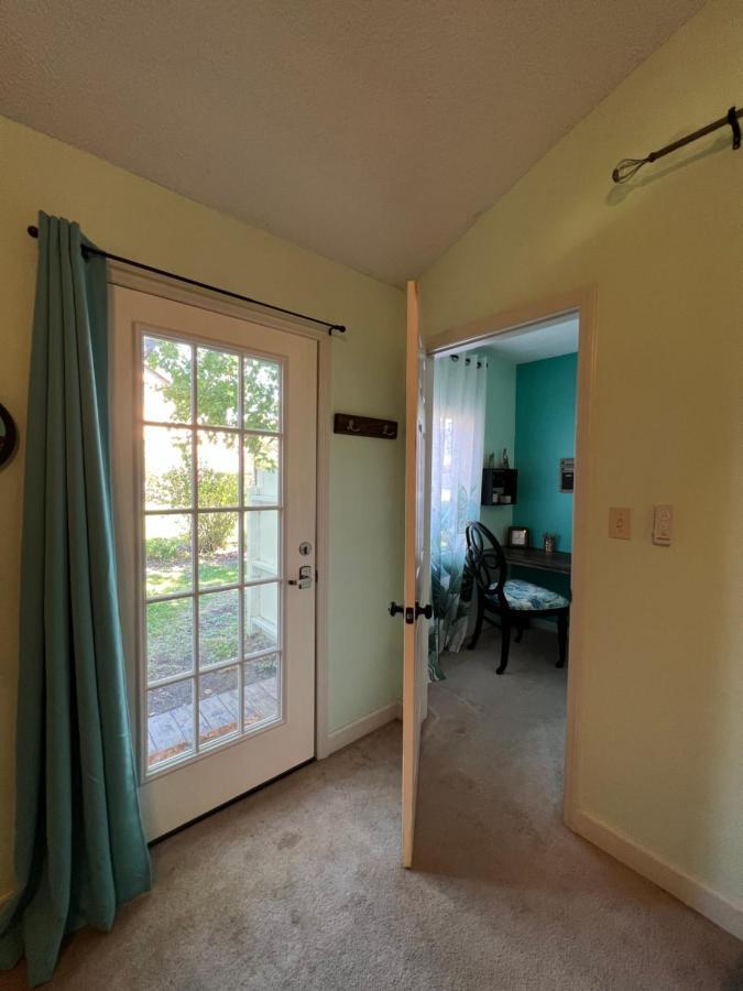 Cozy Loft With Parking And Private Patio W/ Grill
